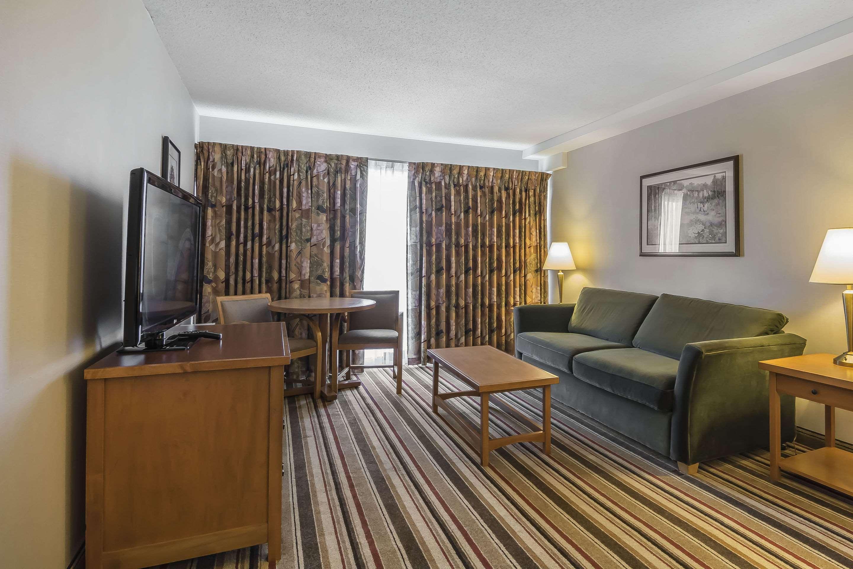 Hotel Doubletree By Hilton Calgary North Exteriér fotografie