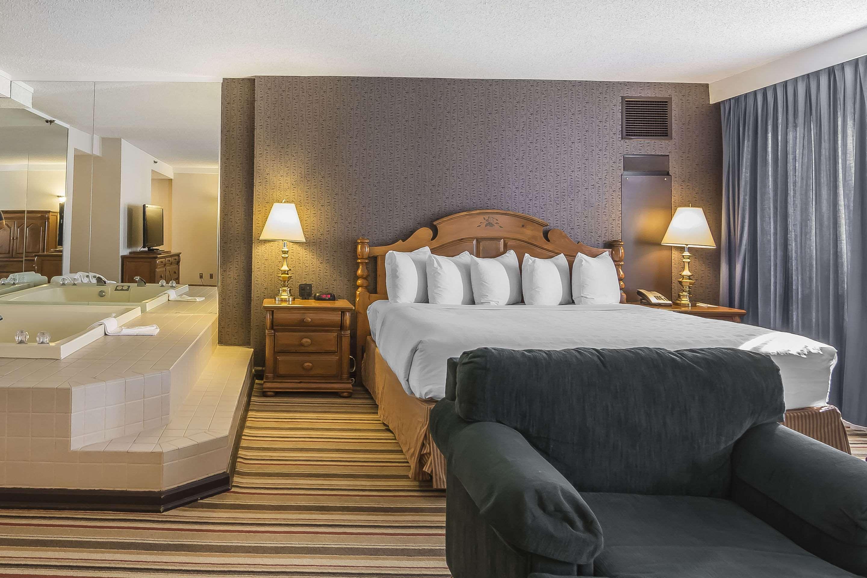 Hotel Doubletree By Hilton Calgary North Exteriér fotografie
