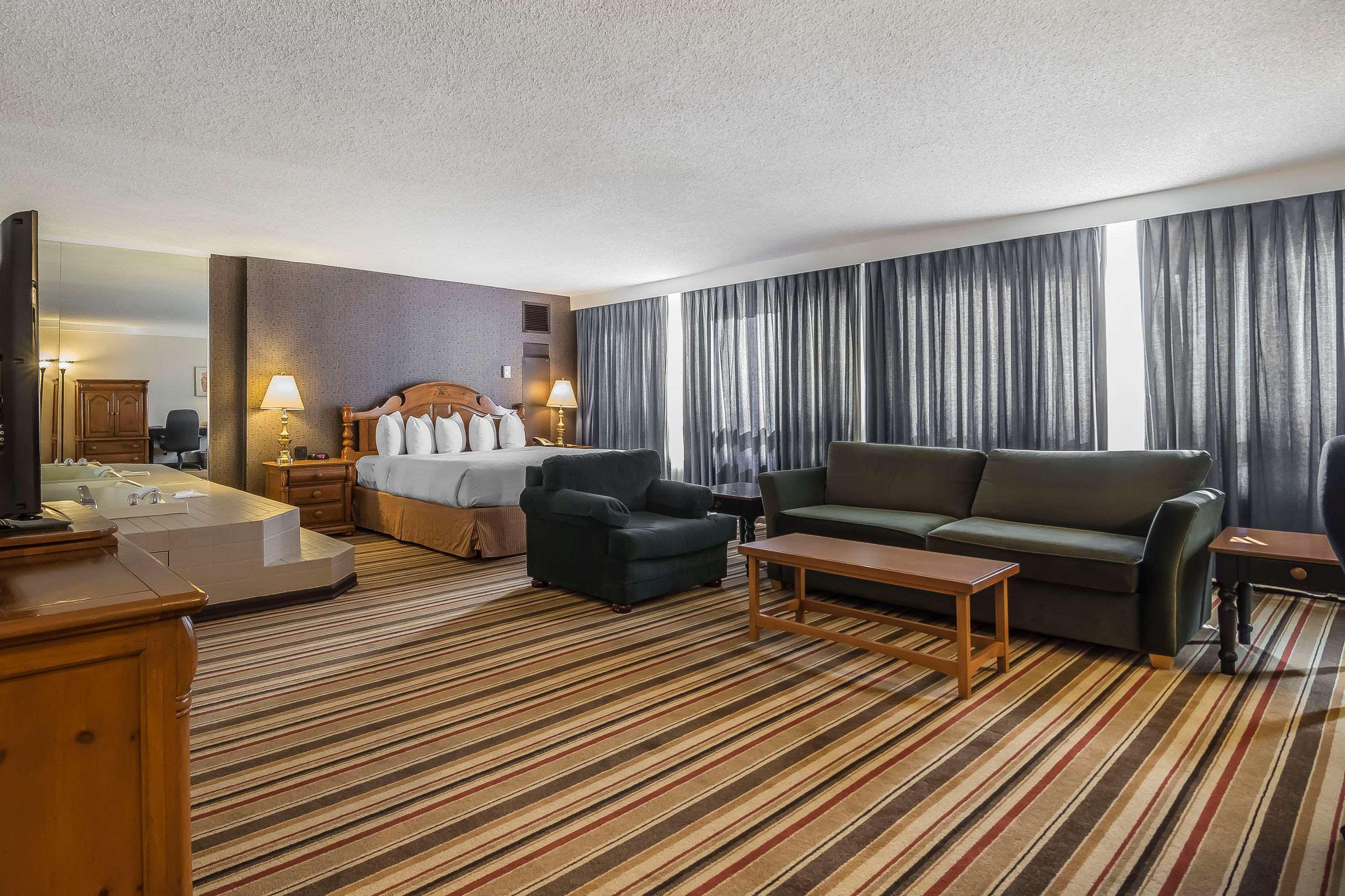 Hotel Doubletree By Hilton Calgary North Exteriér fotografie