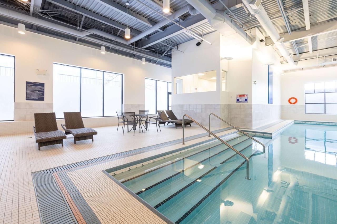 Hotel Doubletree By Hilton Calgary North Exteriér fotografie