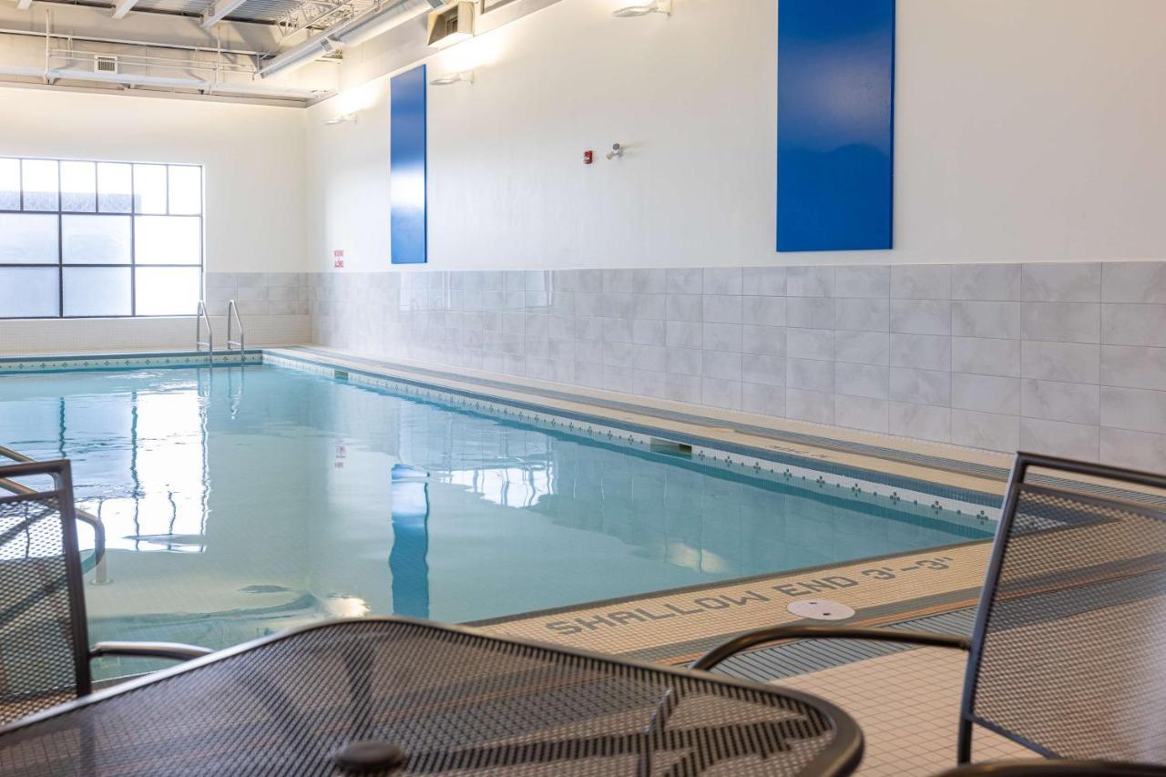 Hotel Doubletree By Hilton Calgary North Exteriér fotografie