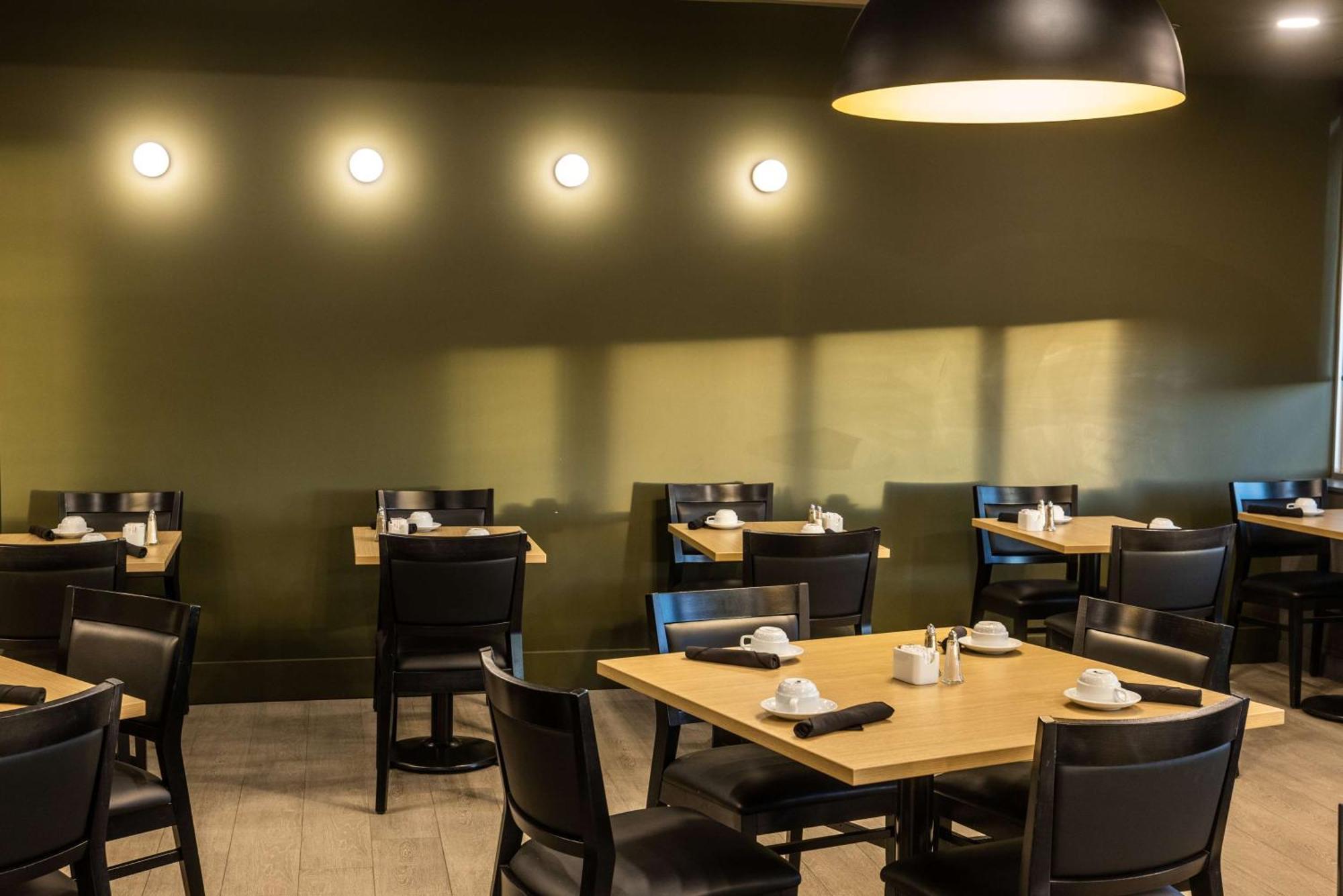 Hotel Doubletree By Hilton Calgary North Exteriér fotografie