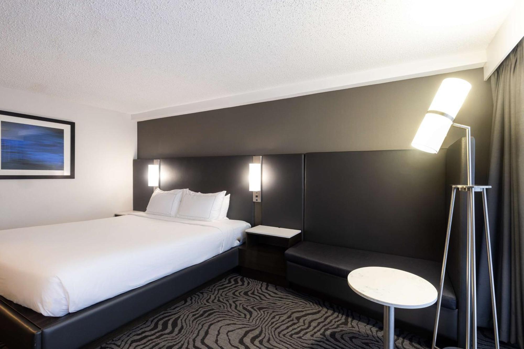 Hotel Doubletree By Hilton Calgary North Exteriér fotografie