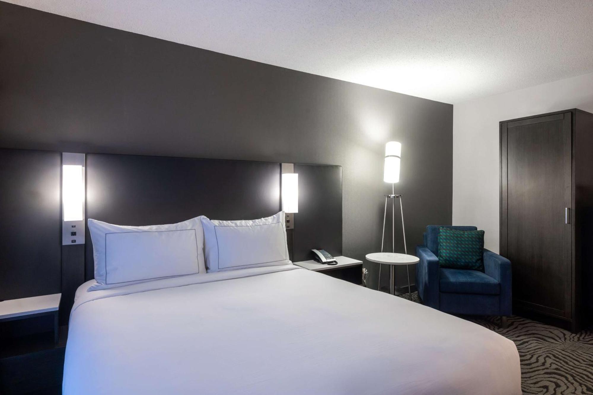 Hotel Doubletree By Hilton Calgary North Exteriér fotografie